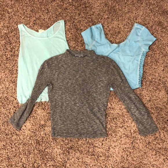 bundle of two crop tops - Picture 1 of 5